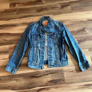 Classic levis trucker jacket
